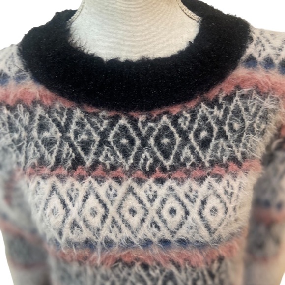 Urban outfitters fuzzy high low hem cropped sweater print blush, black sz small - Picture 7 of 13